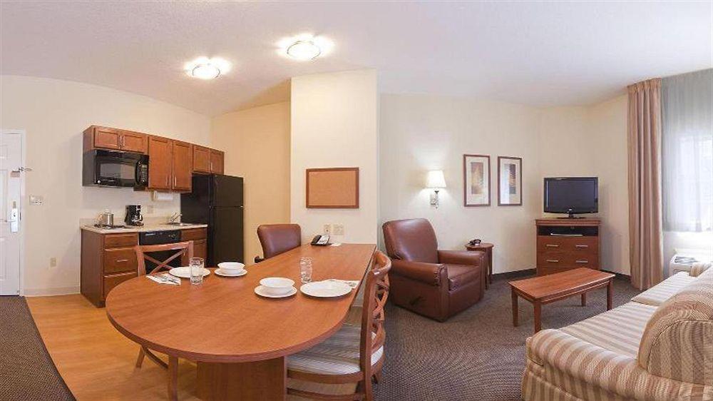 Candlewood Suites Fort Myers/Sanibel Gateway By Ihg Buitenkant foto