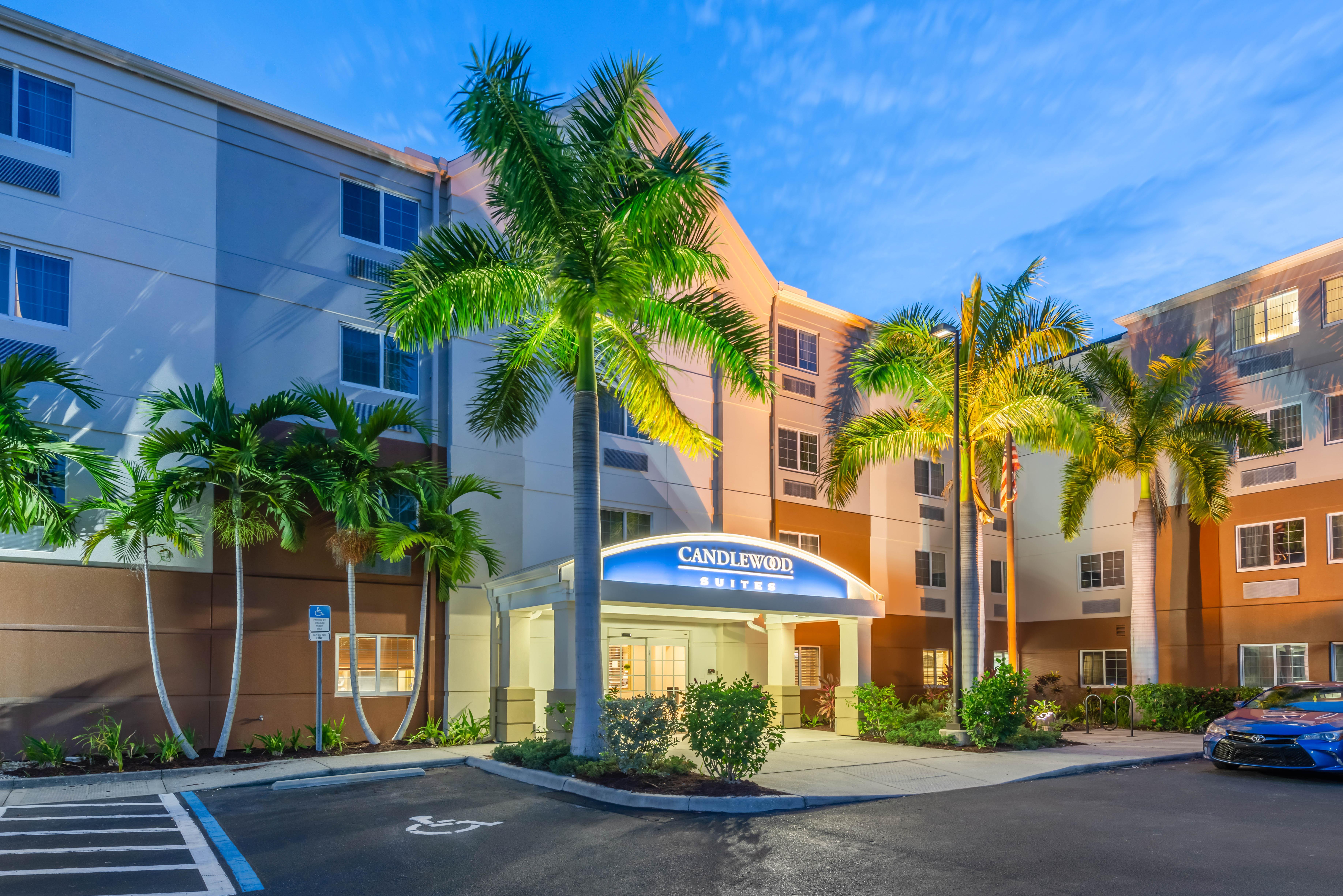 Candlewood Suites Fort Myers/Sanibel Gateway By Ihg Buitenkant foto