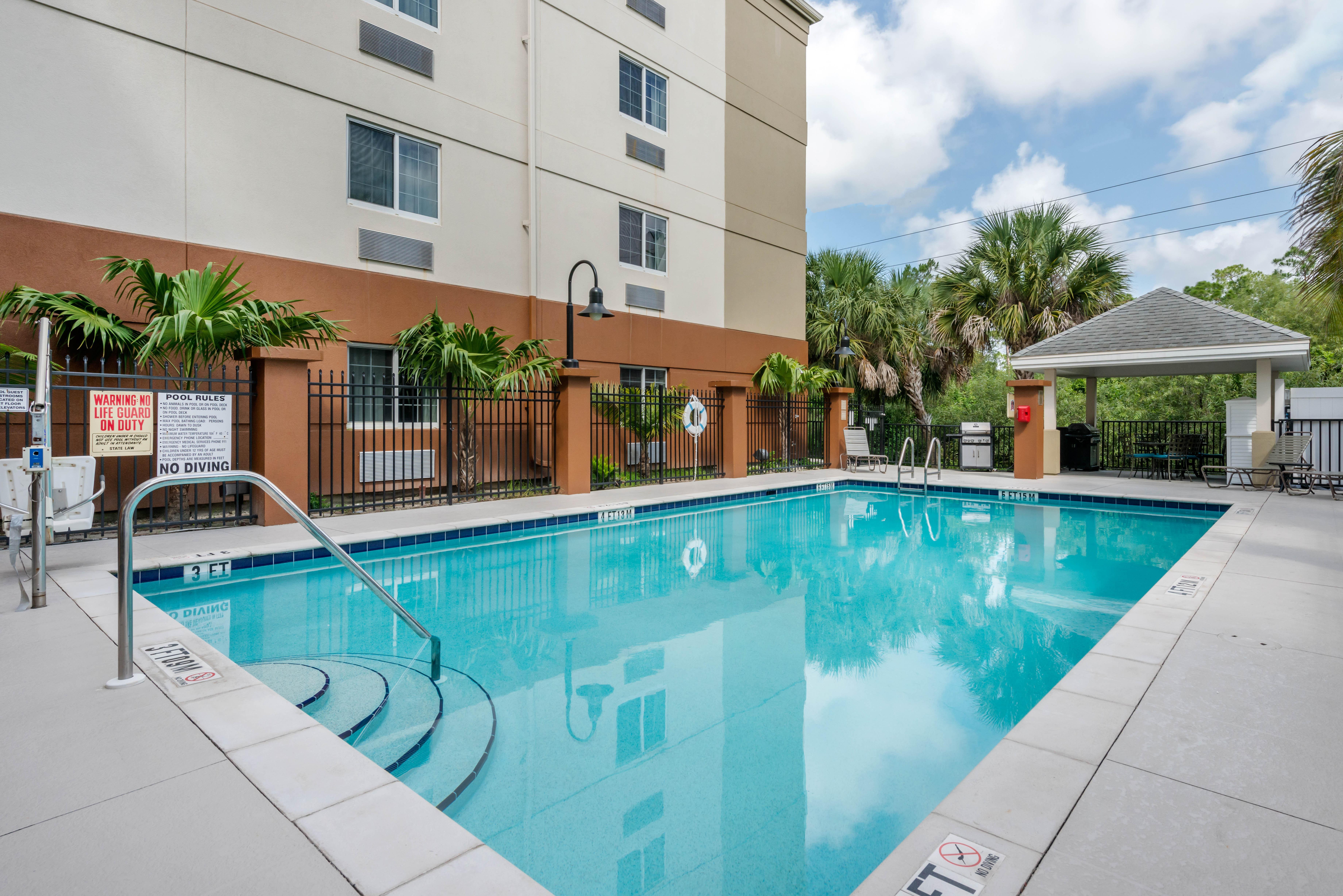 Candlewood Suites Fort Myers/Sanibel Gateway By Ihg Buitenkant foto