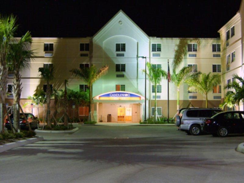 Candlewood Suites Fort Myers/Sanibel Gateway By Ihg Buitenkant foto