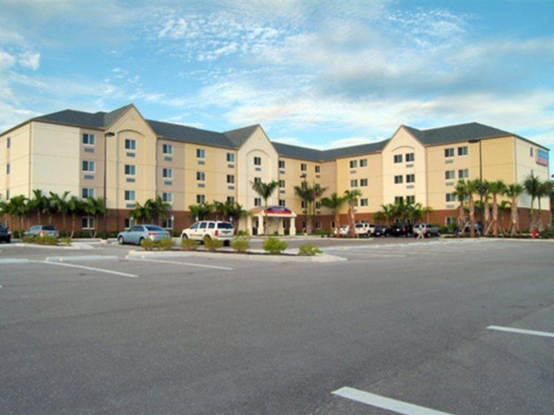 Candlewood Suites Fort Myers/Sanibel Gateway By Ihg Buitenkant foto